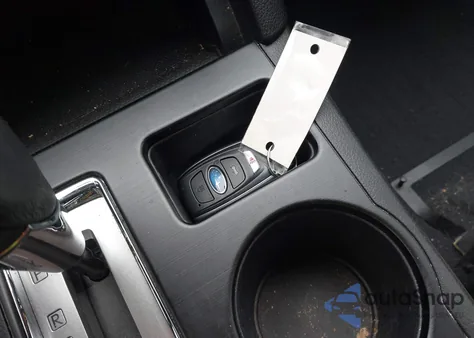 2017 Subaru Outback 3.6R Touring из США, поврежденный, VIN 4S4BSETC3H3331523